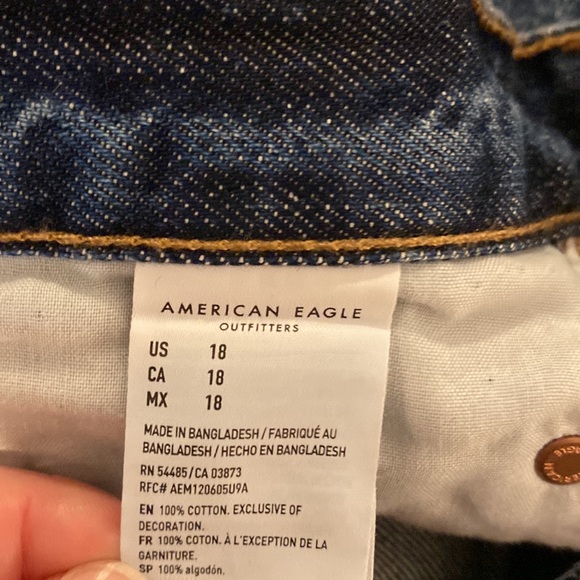 American Eagle 90s Boyfriend Short - Picture 4 of 4